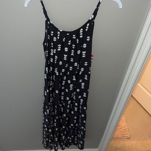 I’m selling long flowy girls sundress. It’s a size 10/12 from cat & jack.